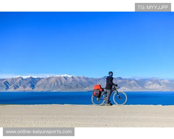 _极光下的骑行之旅：追随色彩的速度美学_，看极光旅行