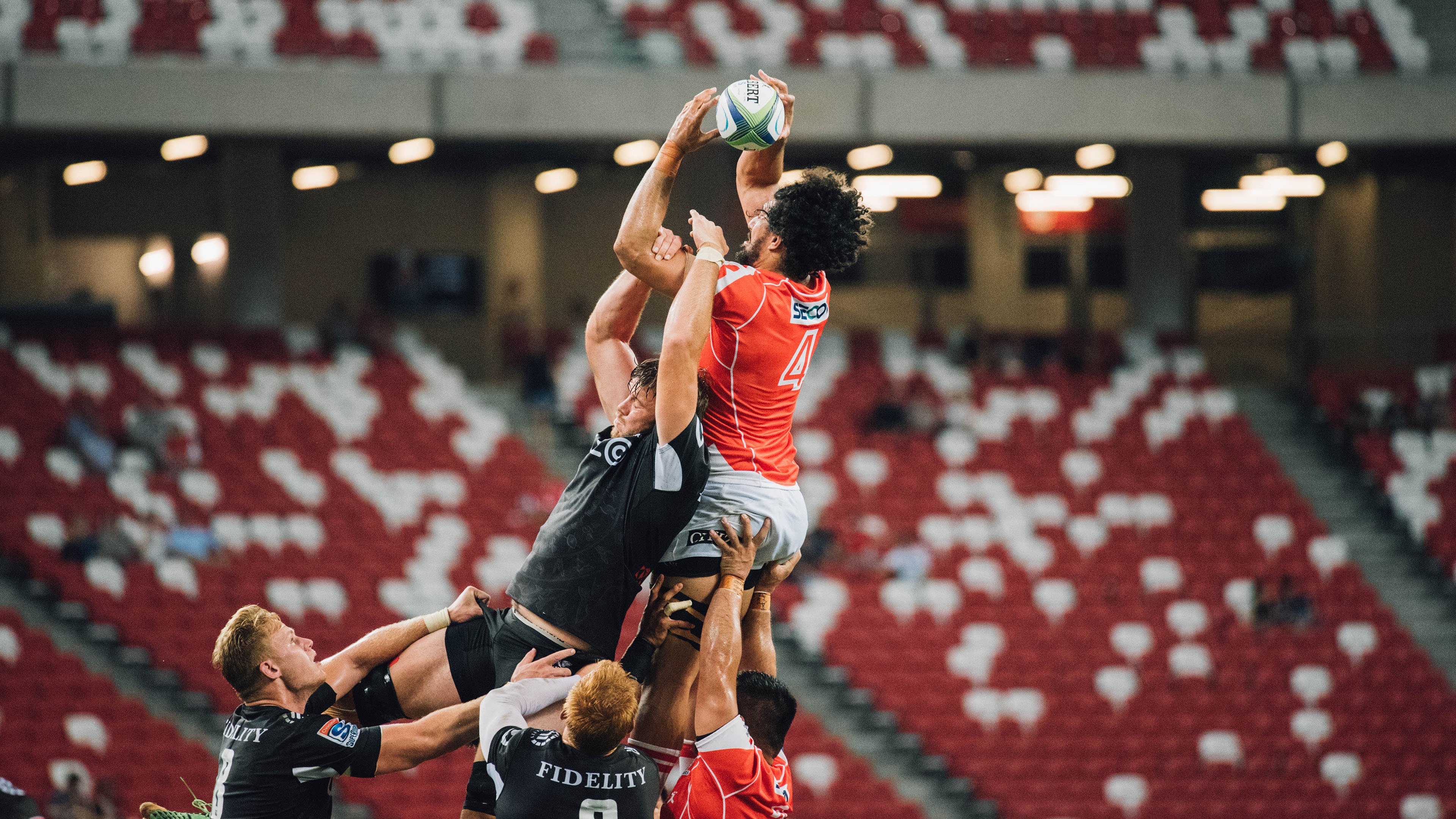 王楚钦霸气扣杀引全场欢呼，王楚钦水平