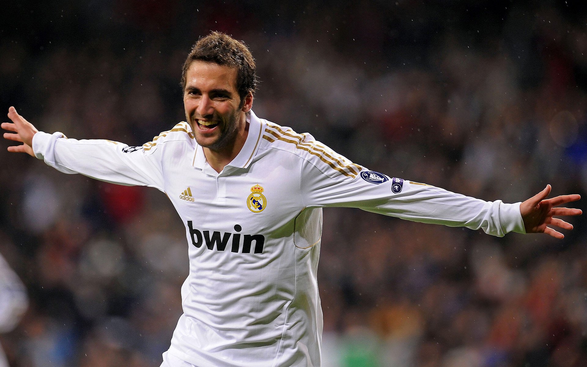 荷兰队在欧洲预赛中表现优异，晋级希望提升