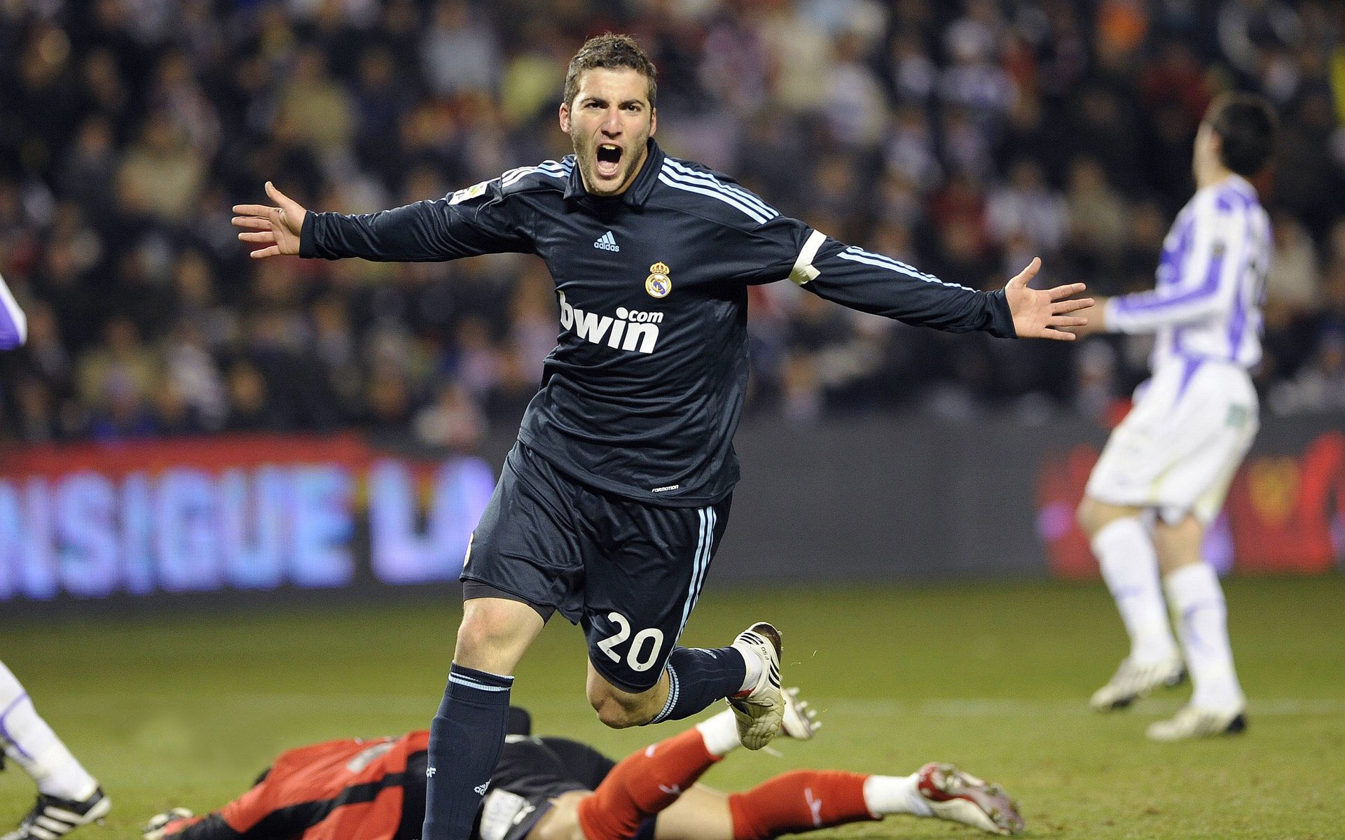 阿伦·斯密斯：带领全黑队进入新战术时代，进攻组织日渐成熟，阿伦柯斯米斯基